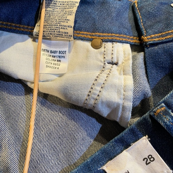Jeans, women’s size 28 Hudson Beth baby boot style made in Mexico, just like new - Picture 5 of 10